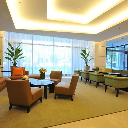 Academy Hotel Тайнан Екстериор снимка