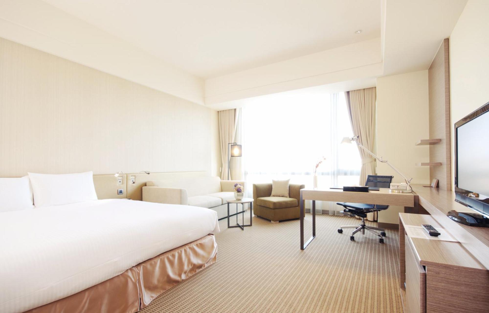 Academy Hotel Тайнан Екстериор снимка