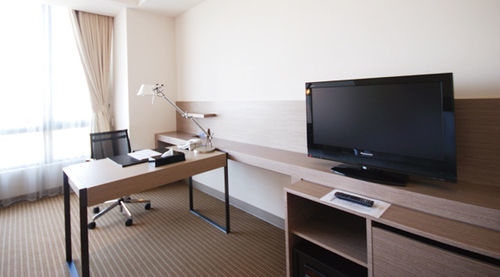Academy Hotel Тайнан Екстериор снимка