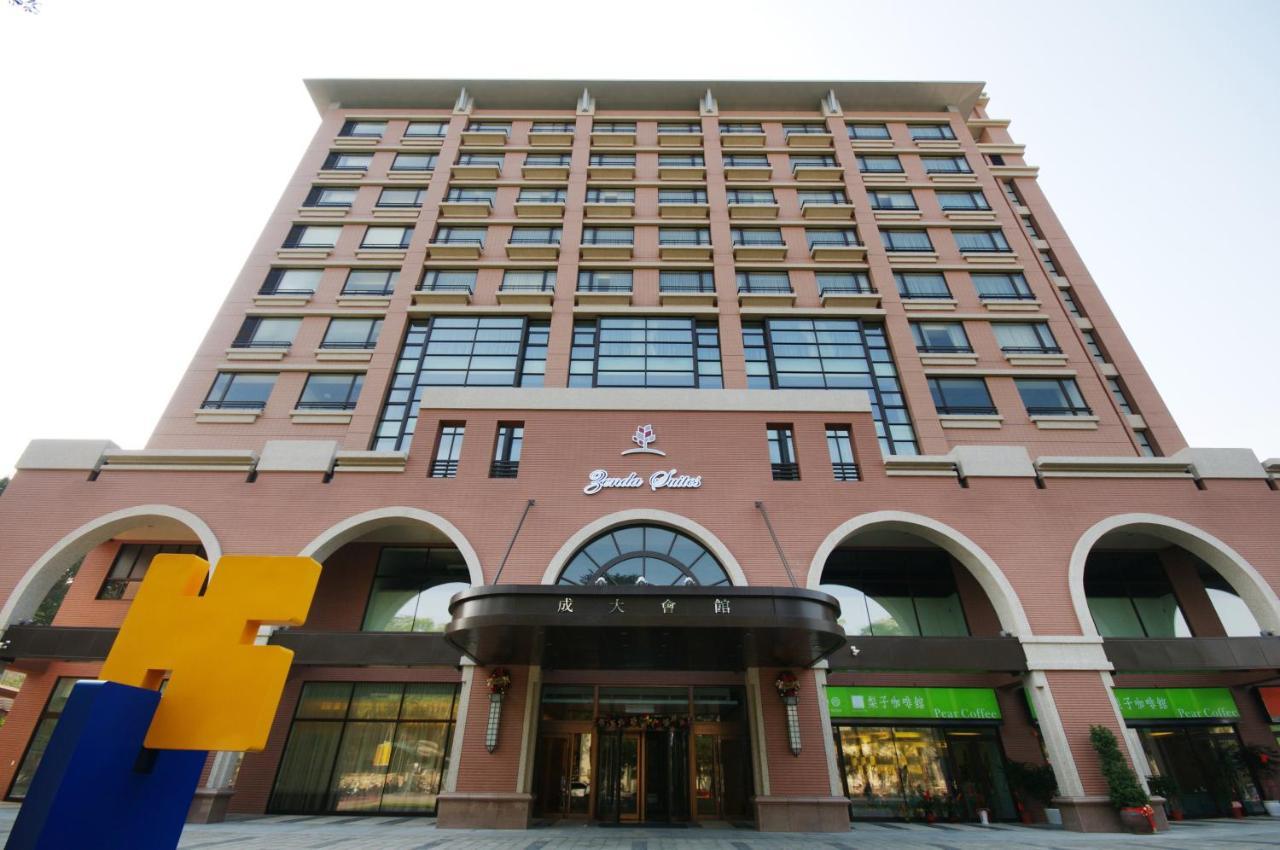 Academy Hotel Тайнан Екстериор снимка